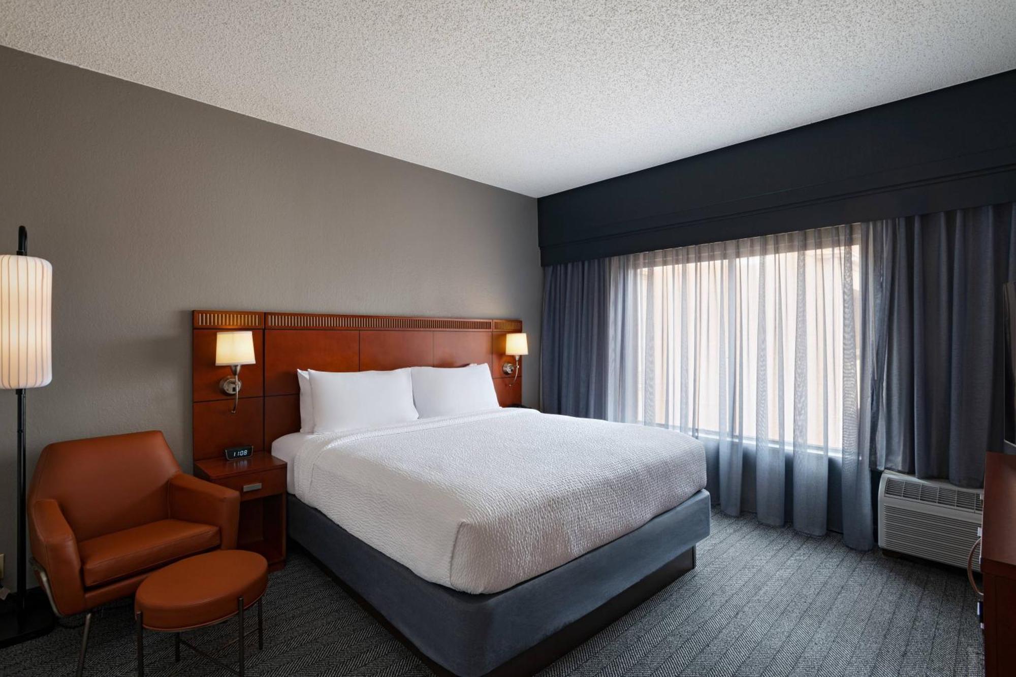 Courtyard By Marriott San Antonio Airport Hotel Ngoại thất bức ảnh