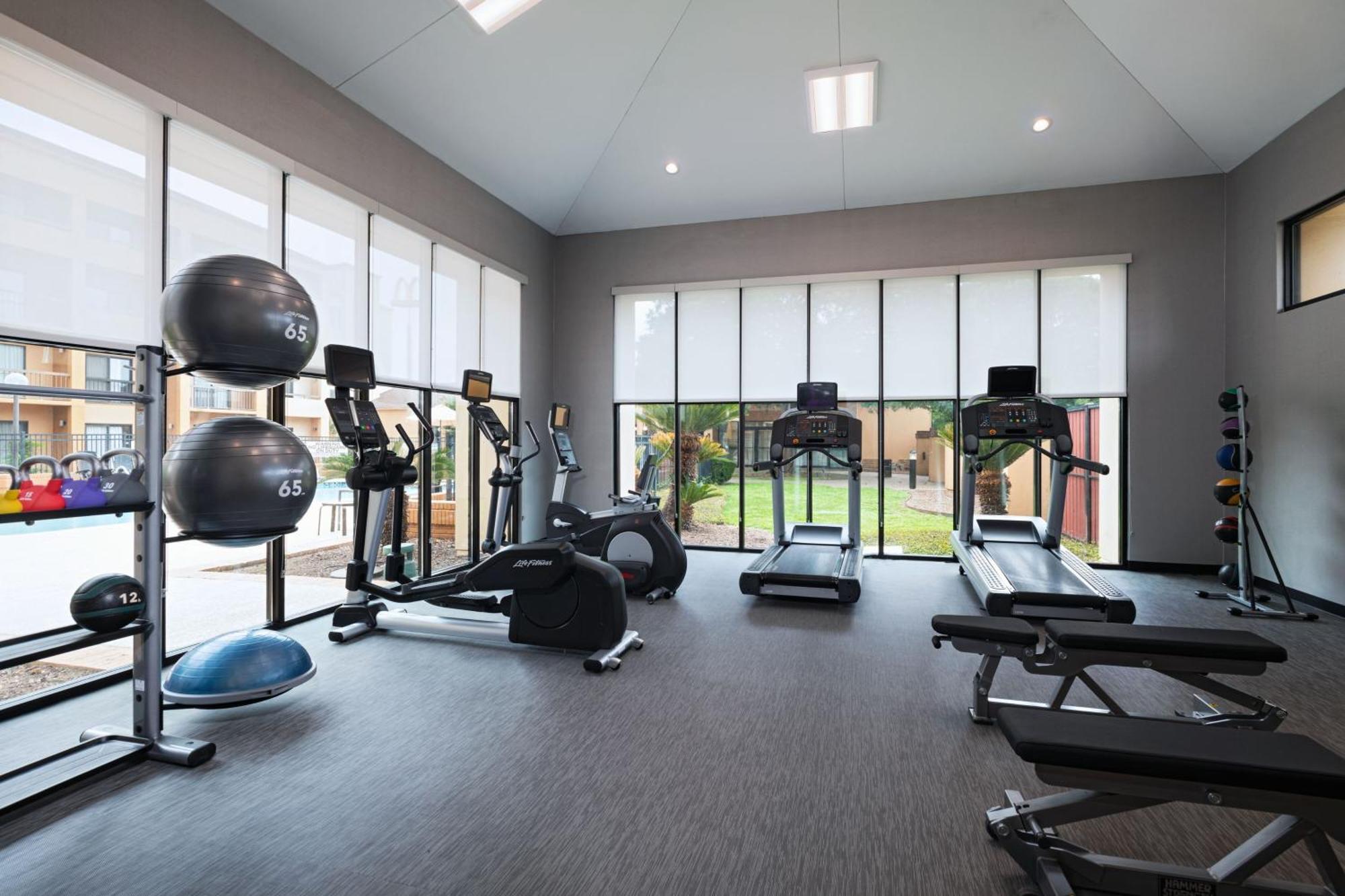 Courtyard By Marriott San Antonio Airport Hotel Ngoại thất bức ảnh