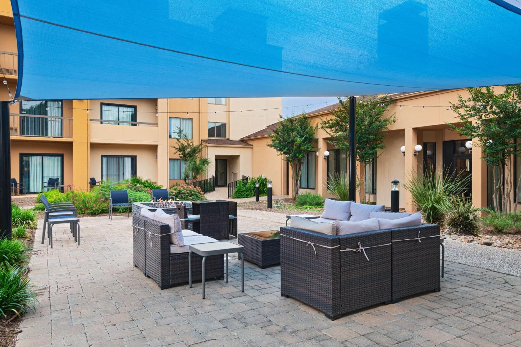 Courtyard By Marriott San Antonio Airport Hotel Ngoại thất bức ảnh