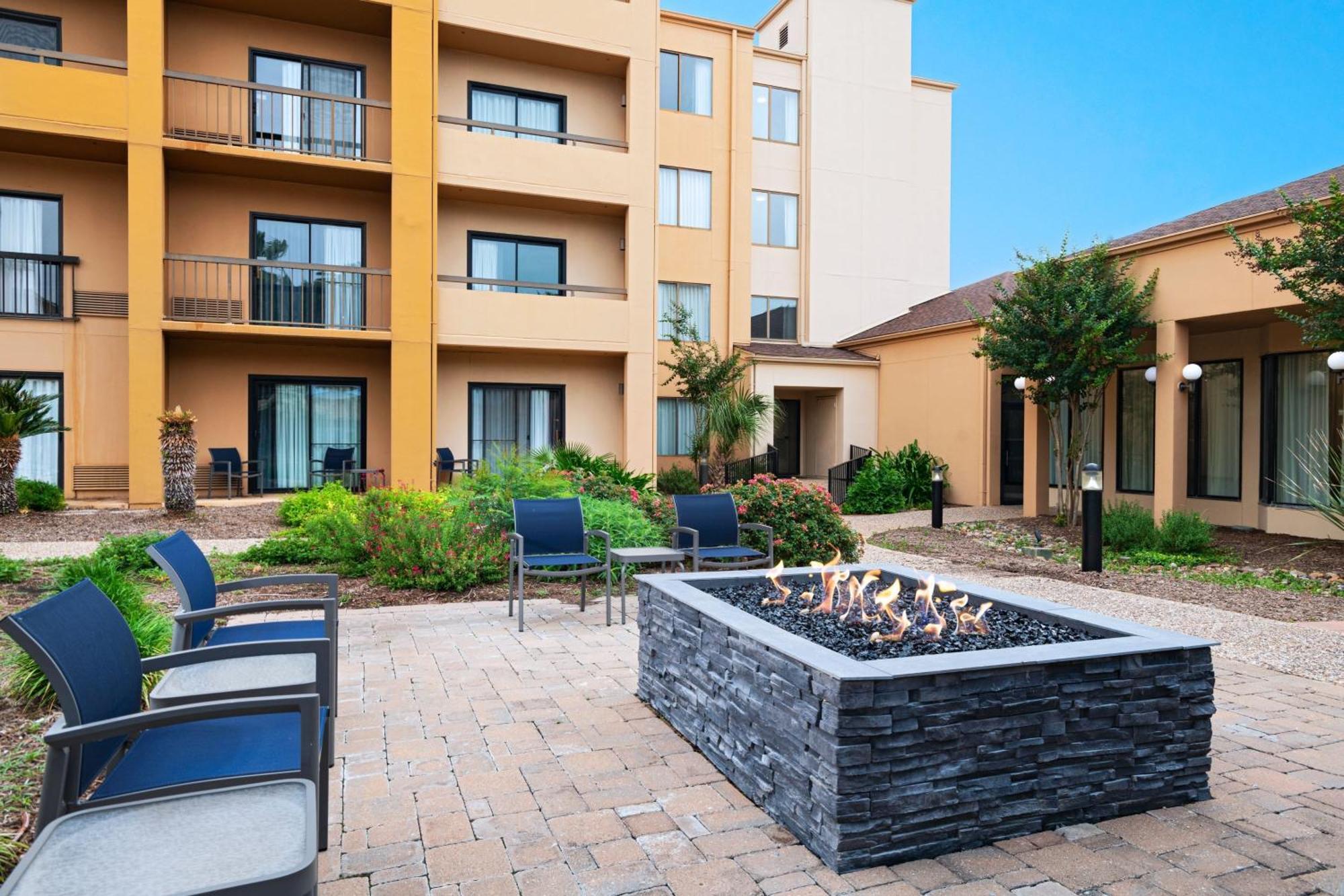 Courtyard By Marriott San Antonio Airport Hotel Ngoại thất bức ảnh