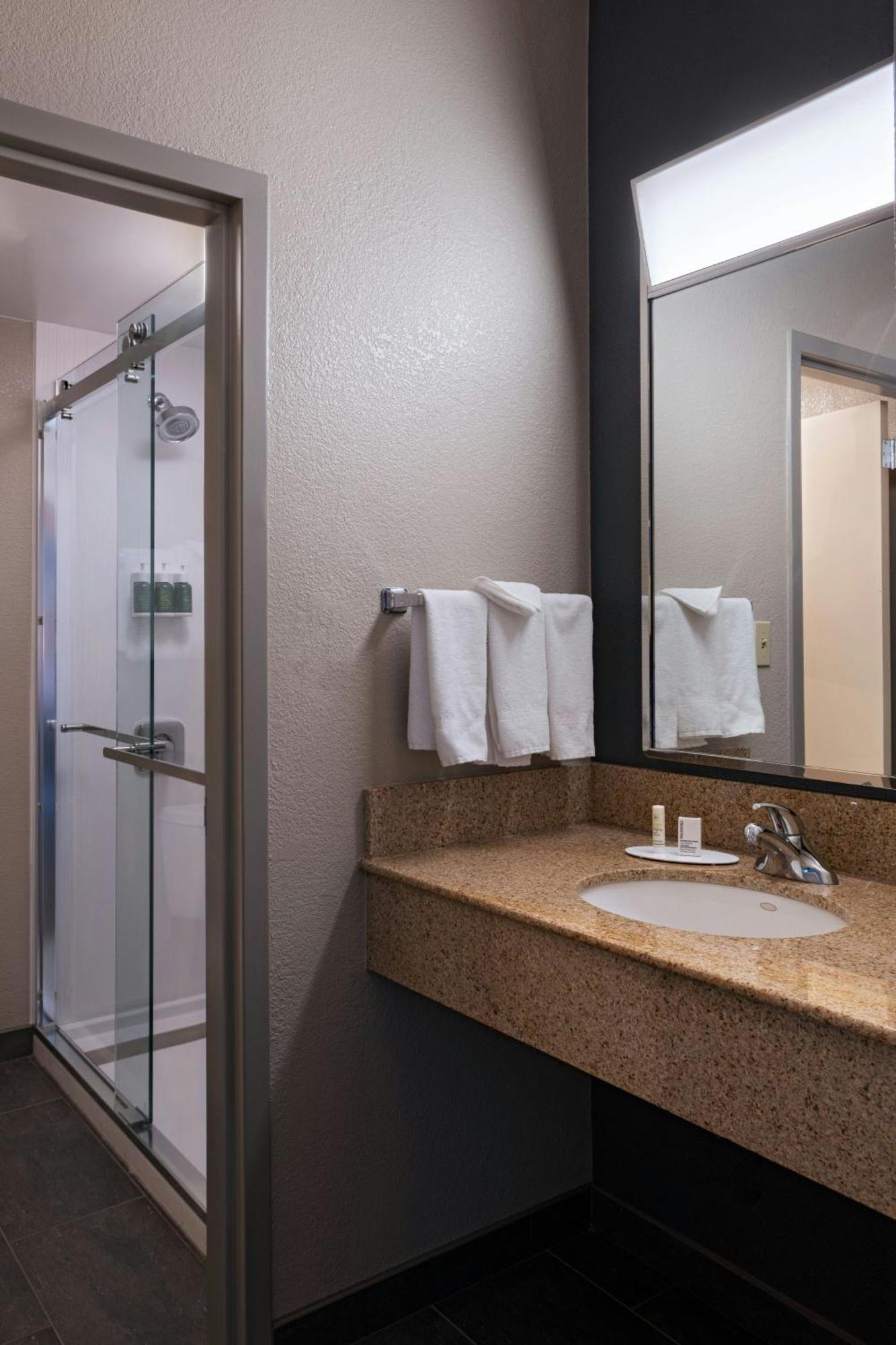 Courtyard By Marriott San Antonio Airport Hotel Ngoại thất bức ảnh