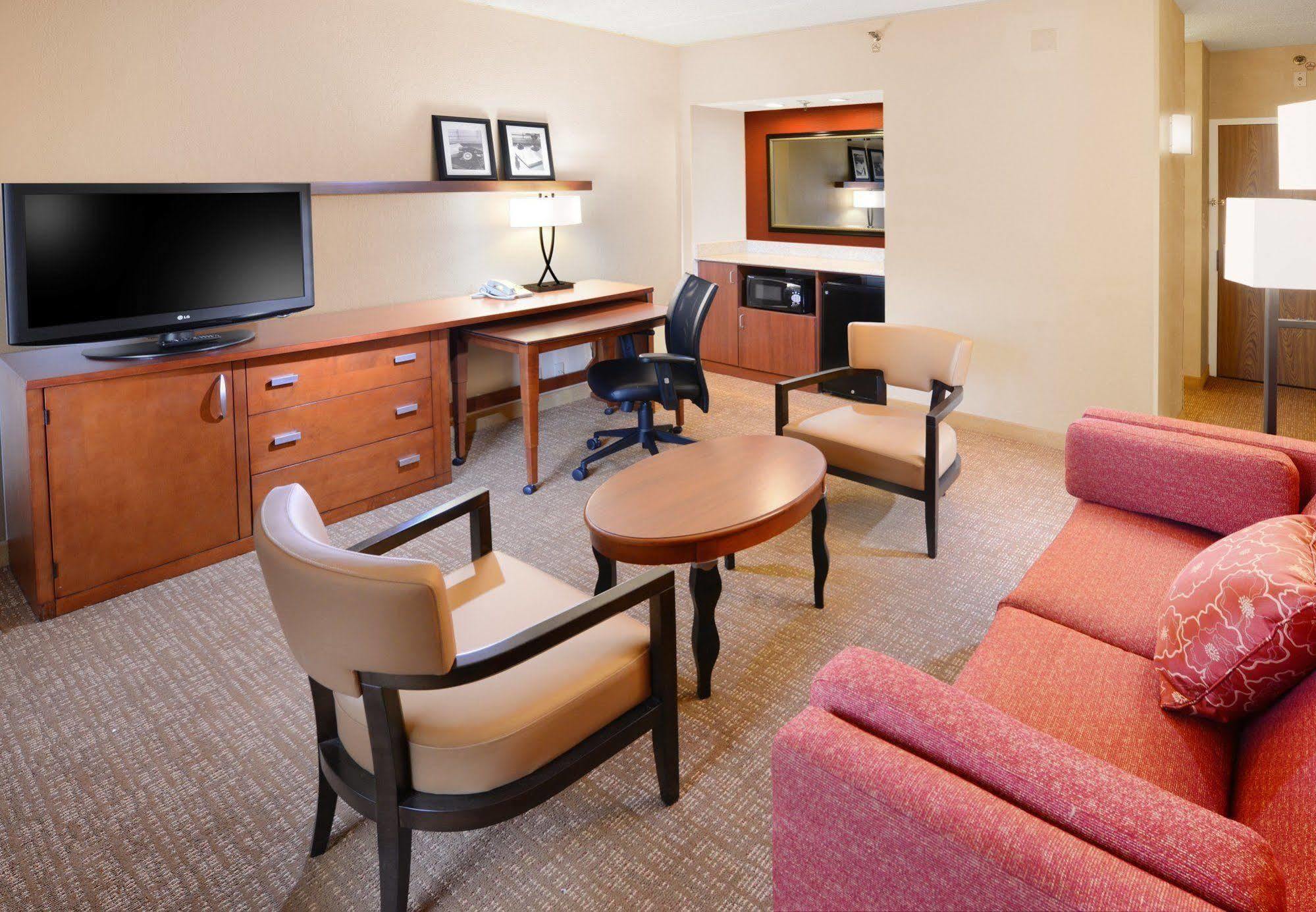 Courtyard By Marriott San Antonio Airport Hotel Ngoại thất bức ảnh
